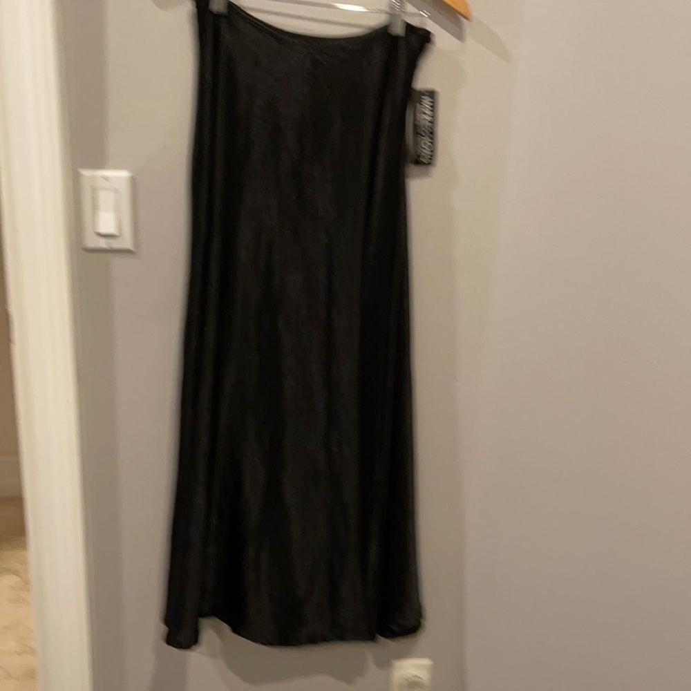 NWT WOMEN’s SKIRT